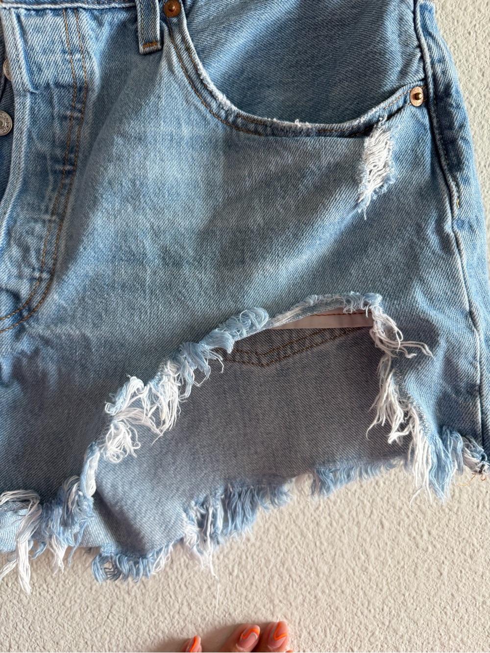 Levi’s 501 Distressed Shorts size 32 - Picture 2 of 5